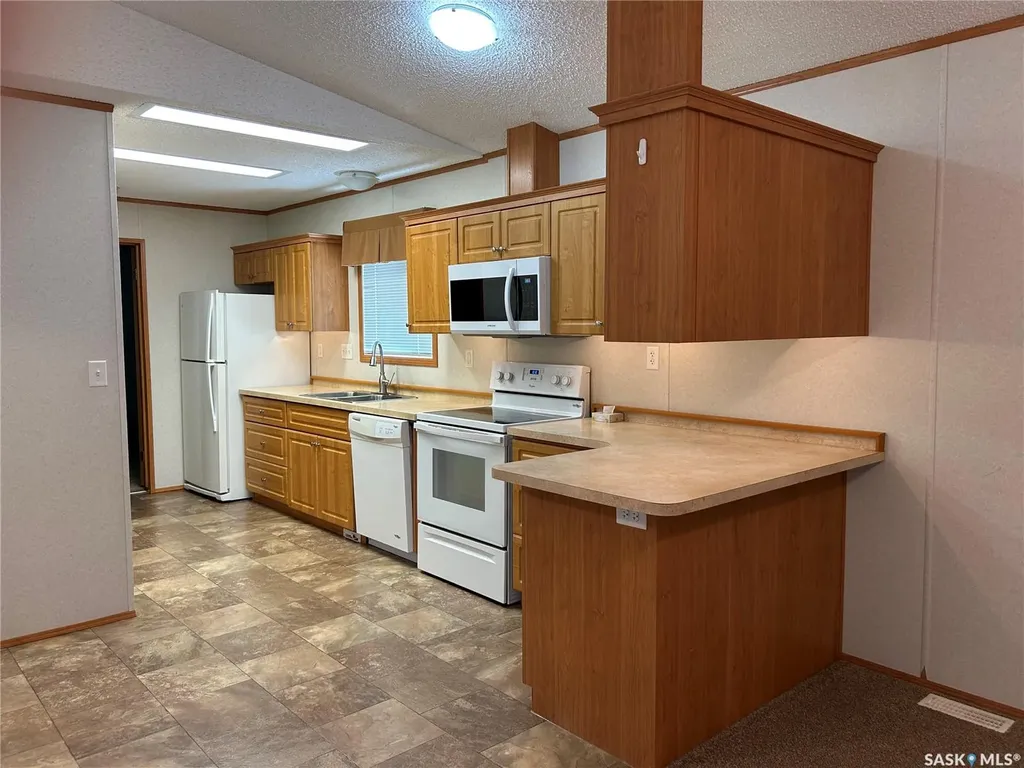 2004 Alice Road Estevan SK S4A 3A7