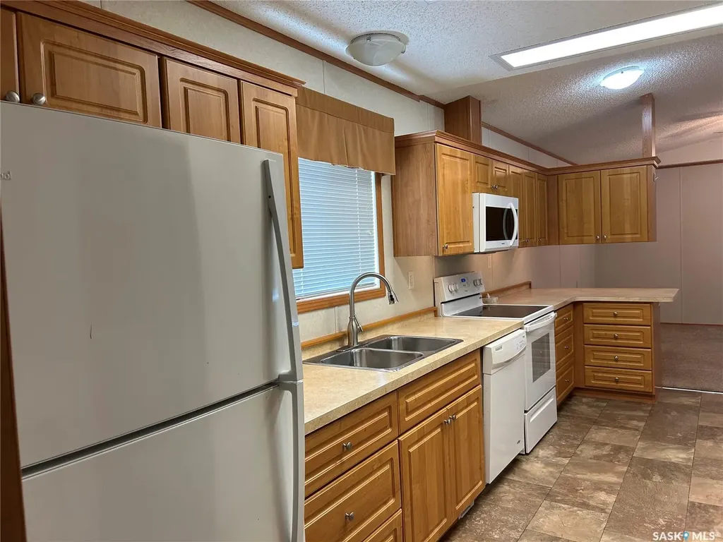 2004 Alice Road Estevan SK S4A 3A7