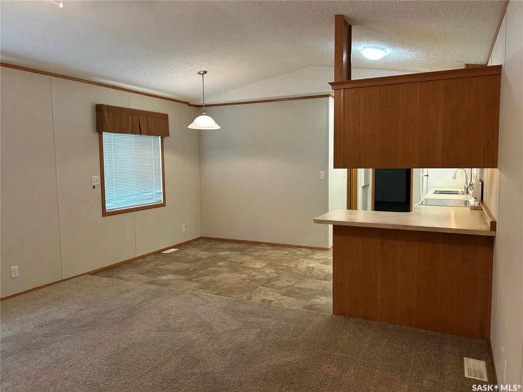 2004 Alice Road Estevan SK S4A 3A7