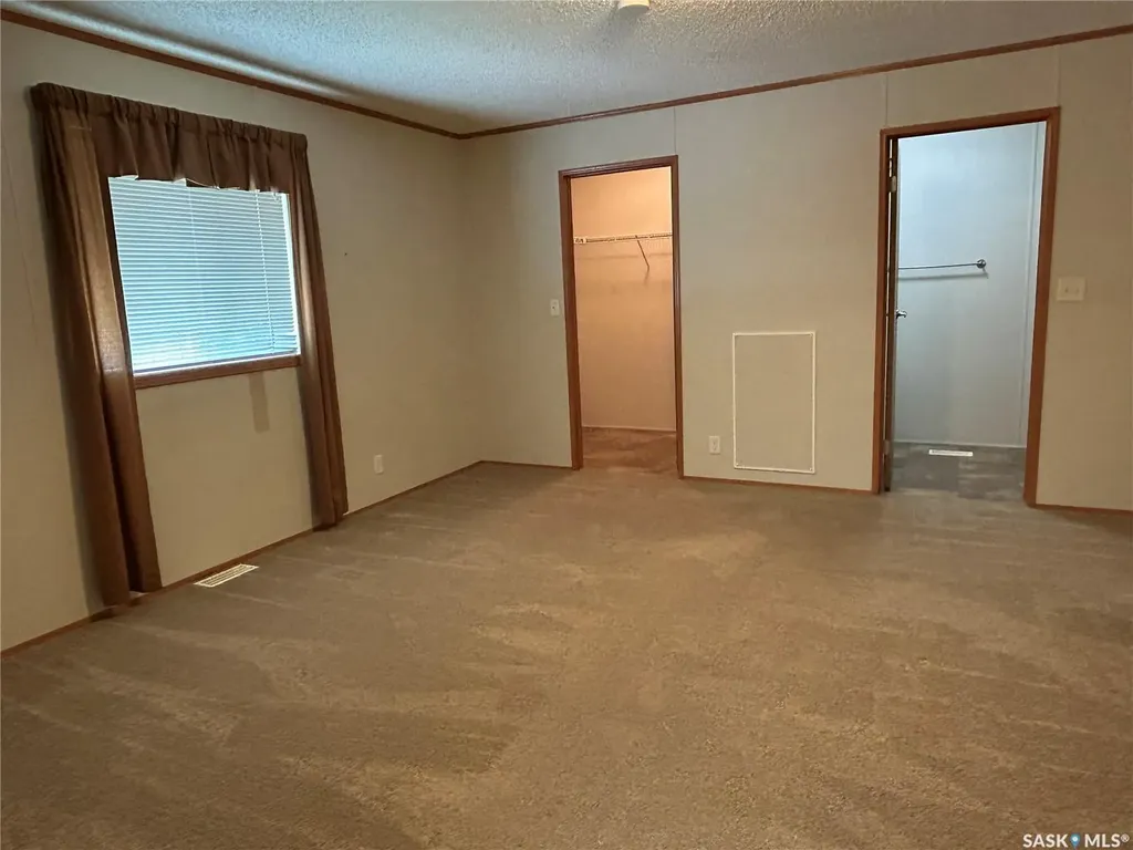 2004 Alice Road Estevan SK S4A 3A7