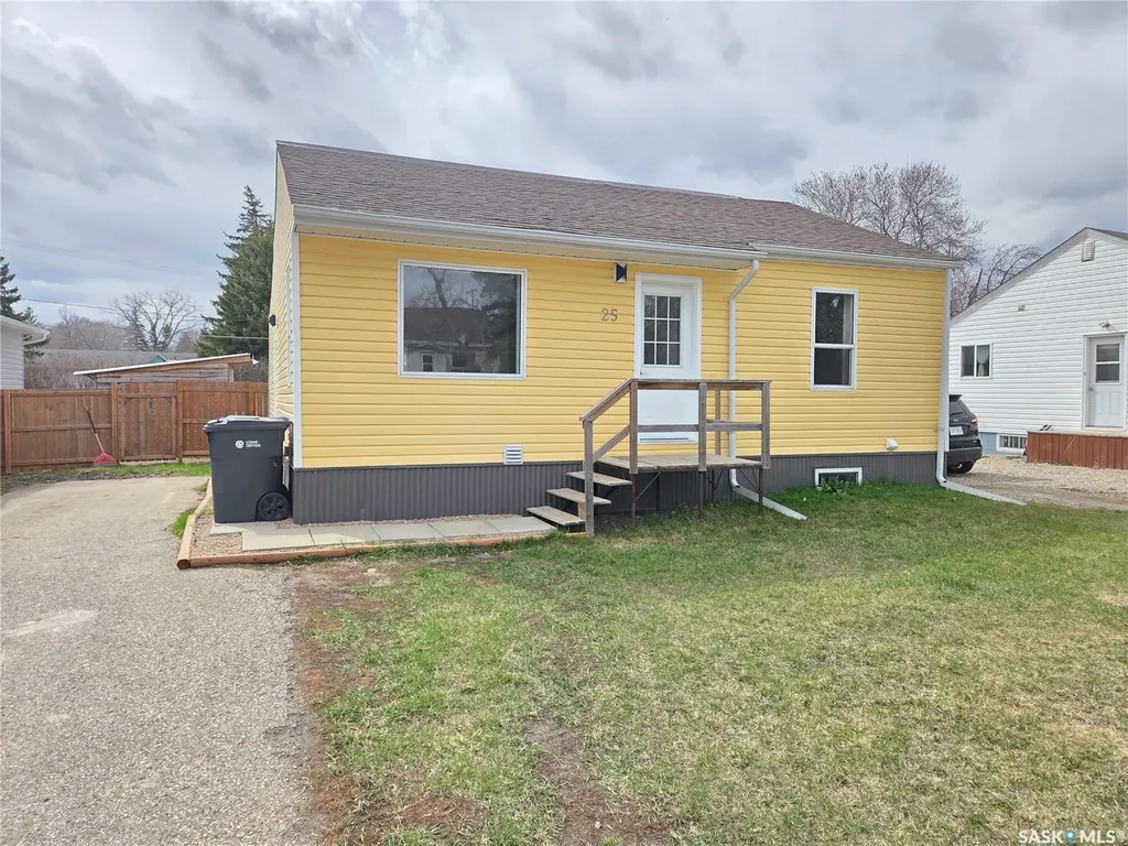 25 Rhodes Street Redvers SK S0C 2H0