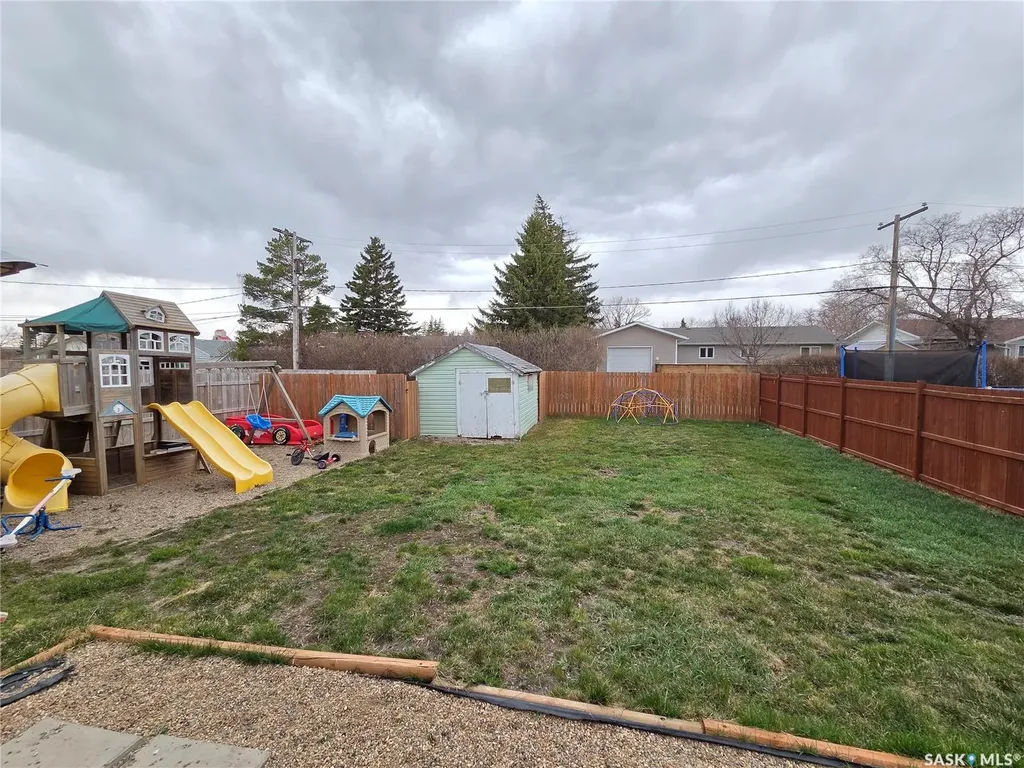 25 Rhodes Street Redvers SK S0C 2H0