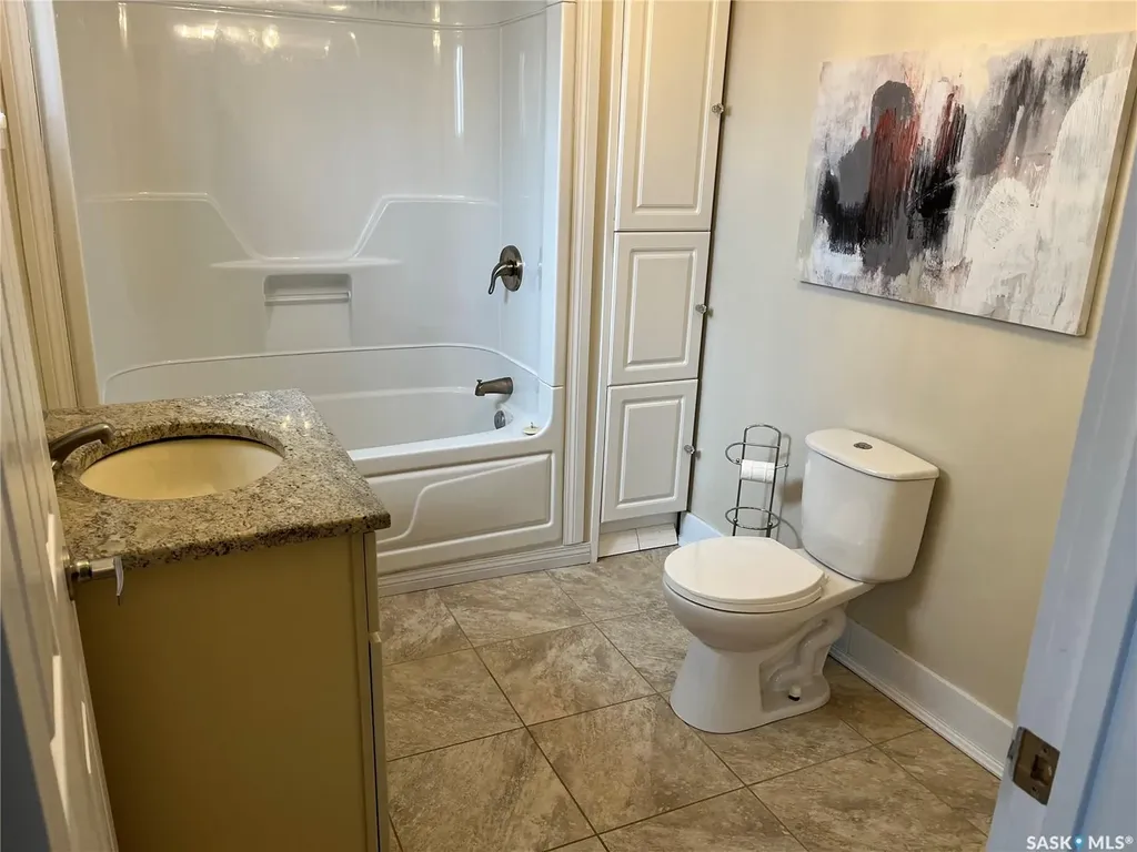 217 4th Avenue W Gravelbourg SK S0H 1X0