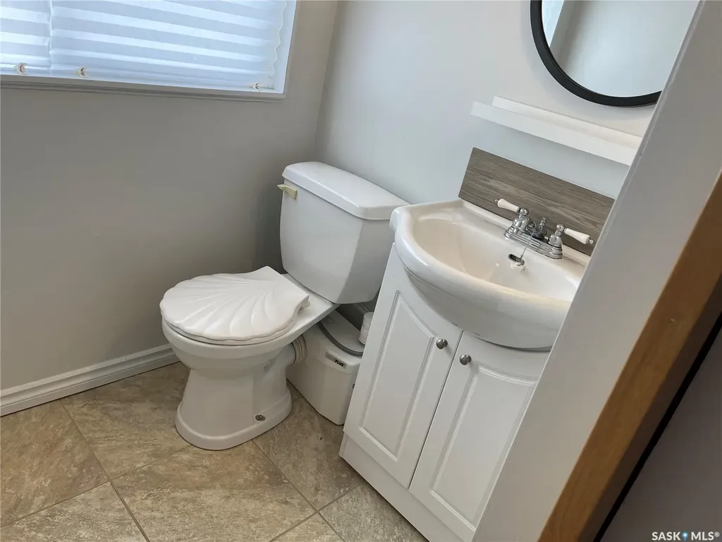 217 4th Avenue W Gravelbourg SK S0H 1X0