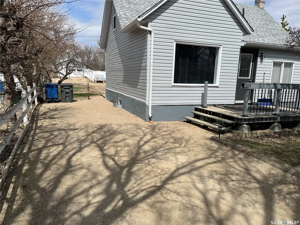 217 4th Avenue W Gravelbourg SK S0H 1X0