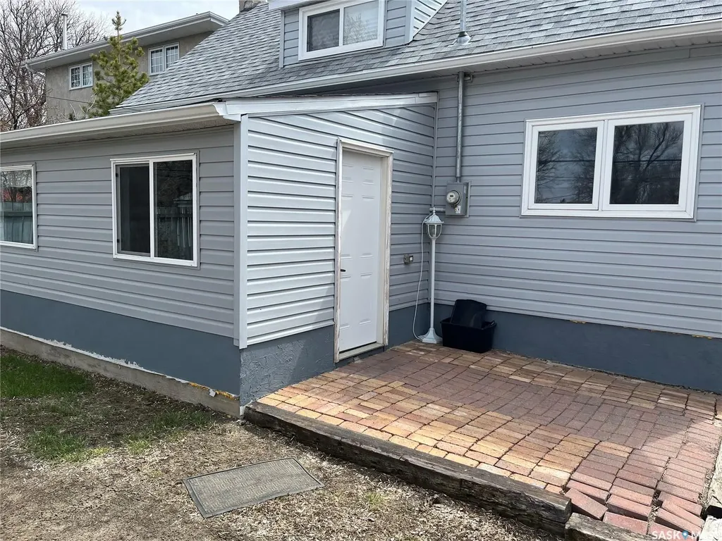 217 4th Avenue W Gravelbourg SK S0H 1X0