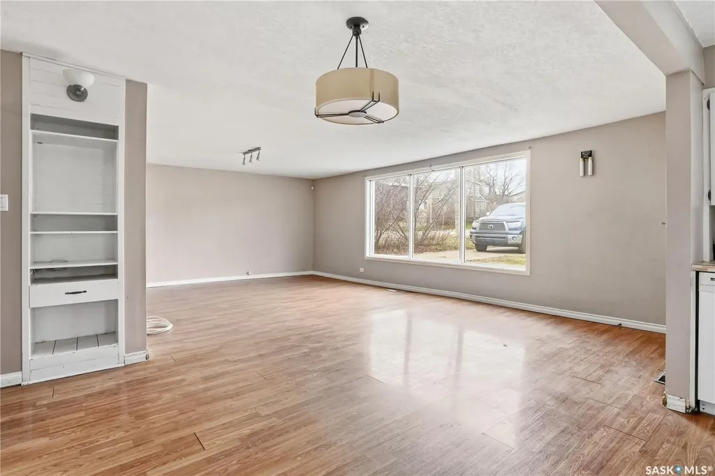 1065 Stadacona Street W Moose Jaw SK S6H 2B1