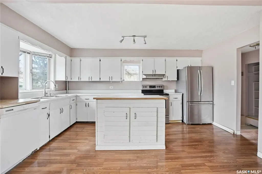 1065 Stadacona Street W Moose Jaw SK S6H 2B1