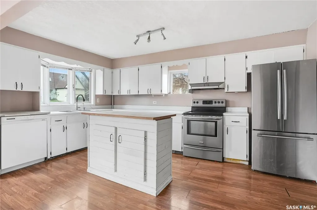 1065 Stadacona Street W Moose Jaw SK S6H 2B1