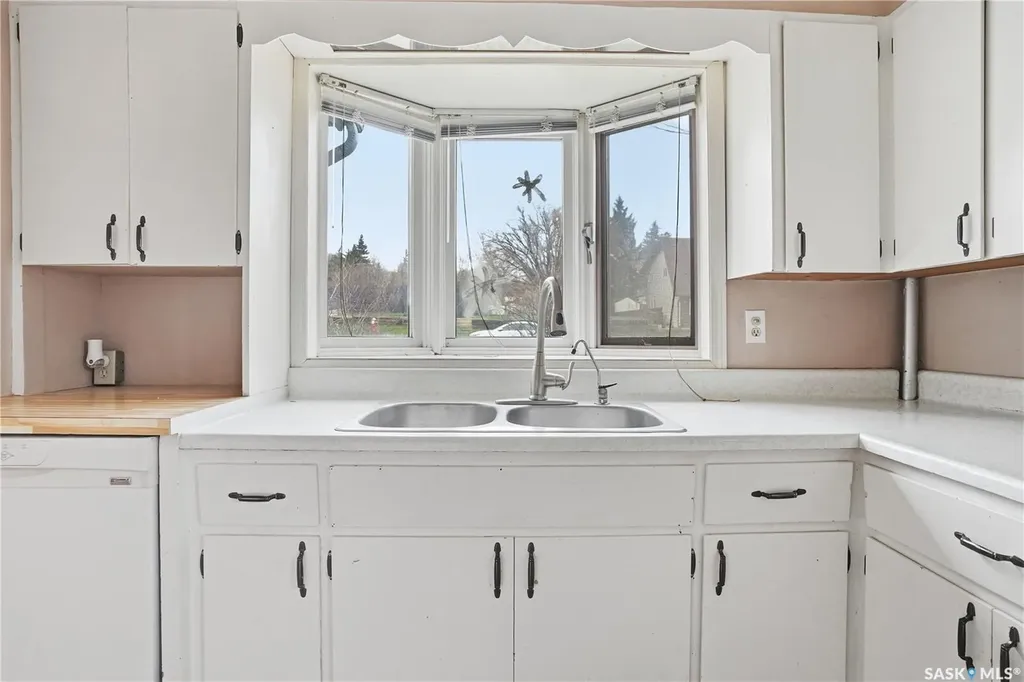 1065 Stadacona Street W Moose Jaw SK S6H 2B1