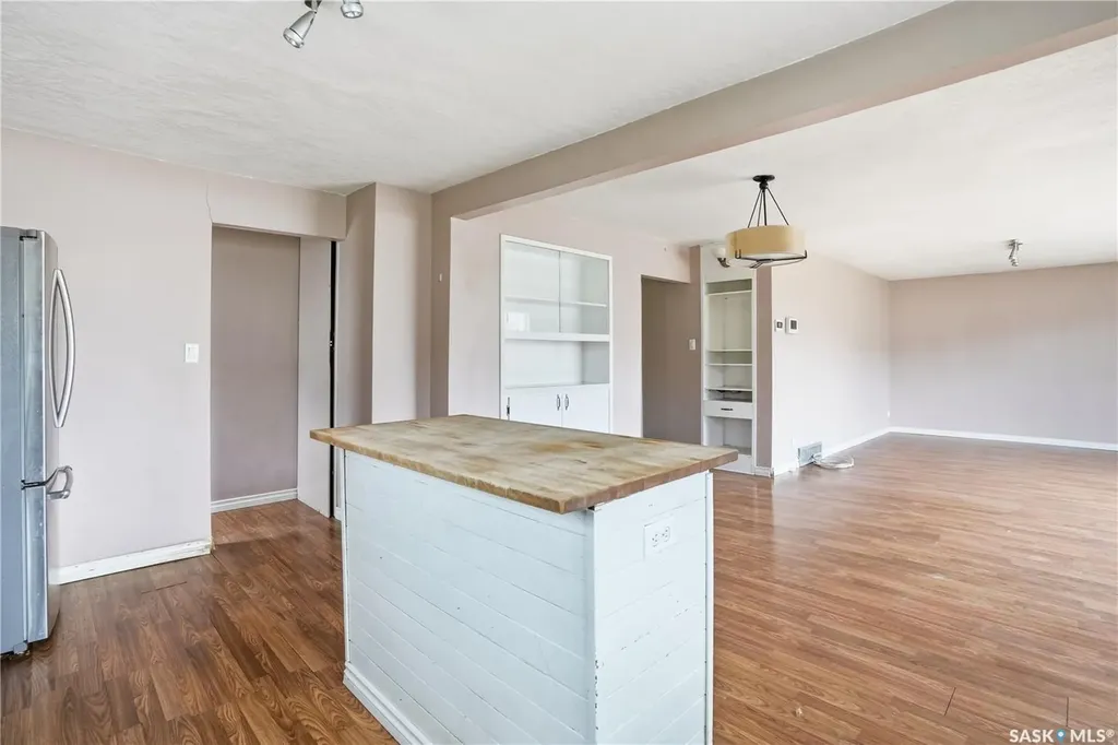 1065 Stadacona Street W Moose Jaw SK S6H 2B1