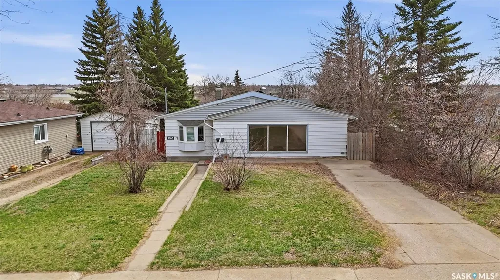 1065 Stadacona Street W Moose Jaw SK S6H 2B1