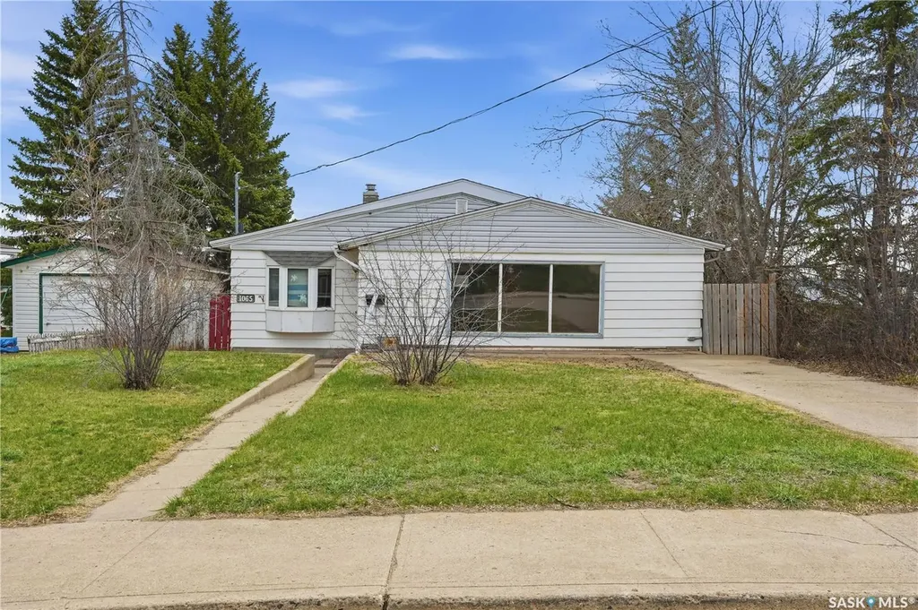 1065 Stadacona Street W Moose Jaw SK S6H 2B1