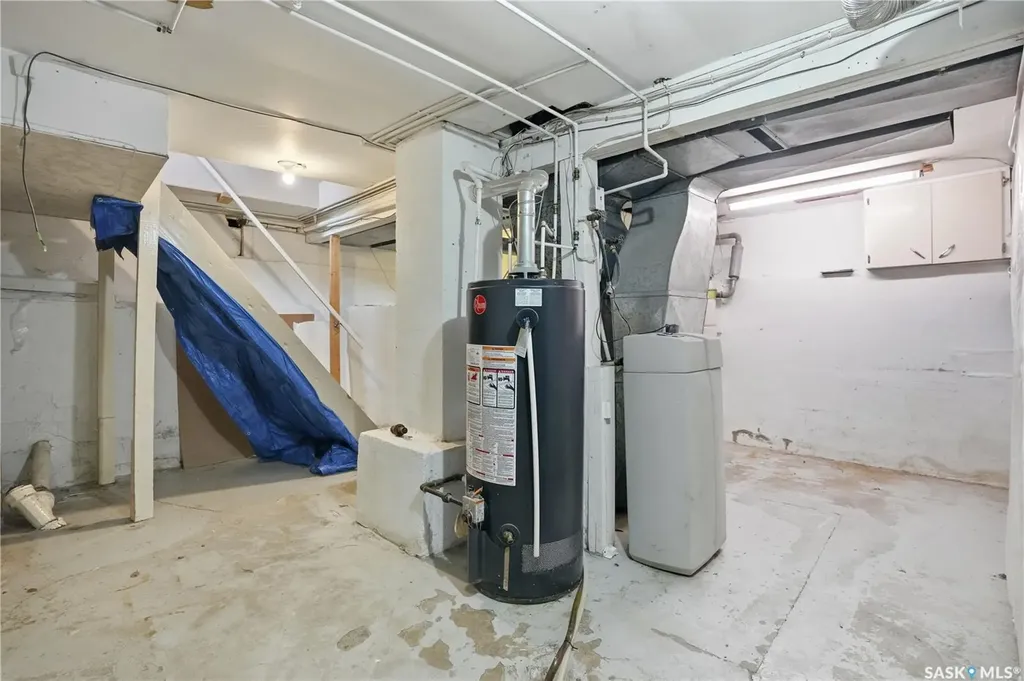 1065 Stadacona Street W Moose Jaw SK S6H 2B1