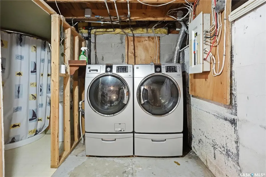 1065 Stadacona Street W Moose Jaw SK S6H 2B1