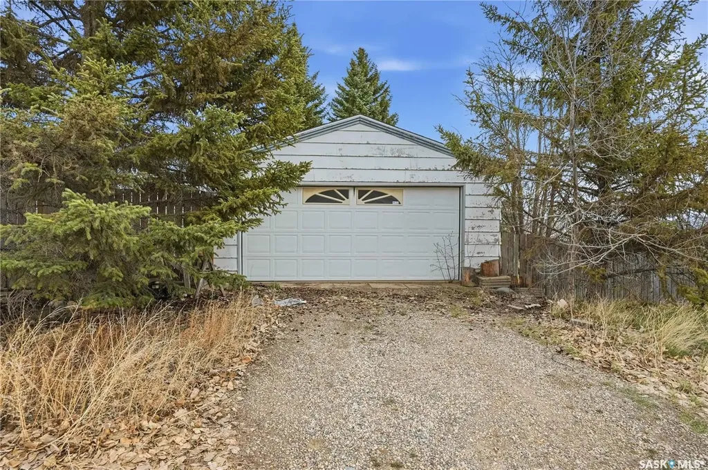 1065 Stadacona Street W Moose Jaw SK S6H 2B1