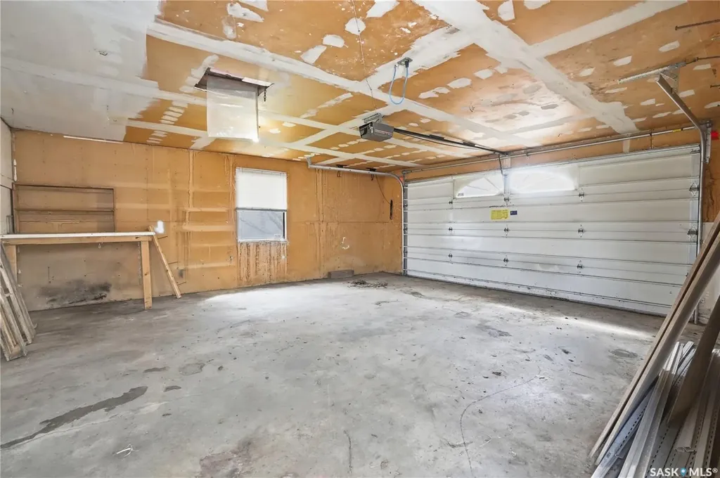1065 Stadacona Street W Moose Jaw SK S6H 2B1