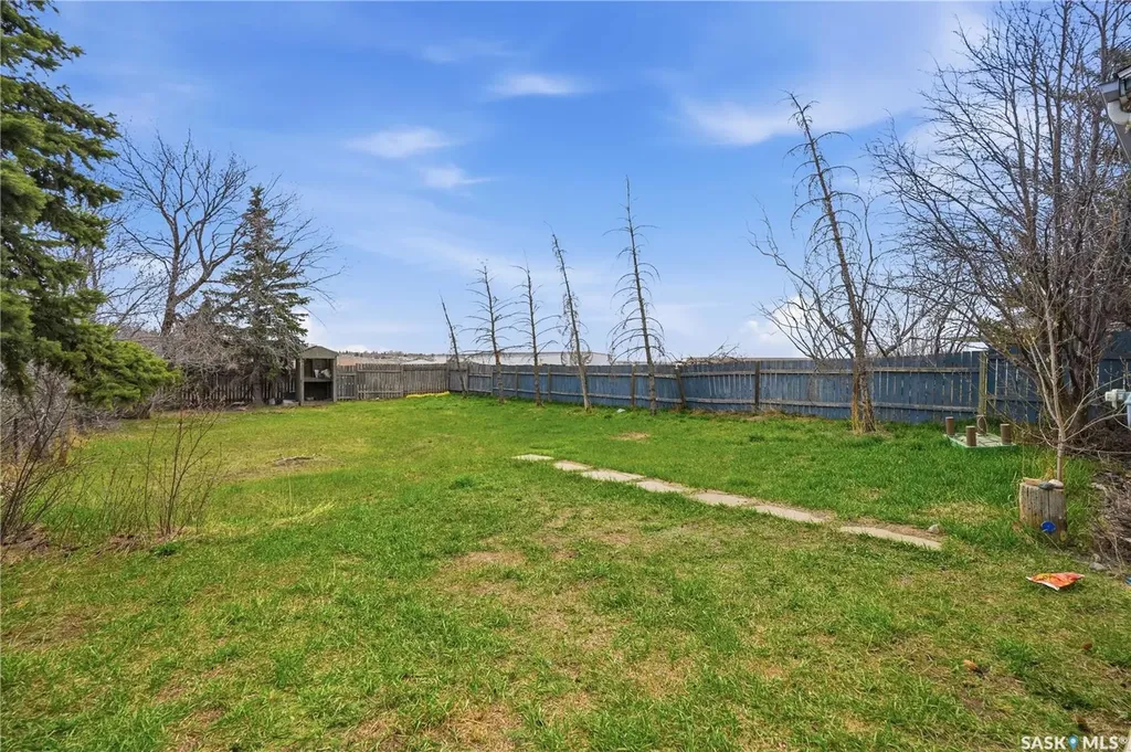 1065 Stadacona Street W Moose Jaw SK S6H 2B1