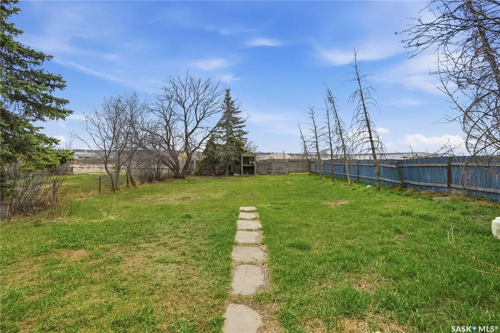 1065 Stadacona Street W Moose Jaw SK S6H 2B1