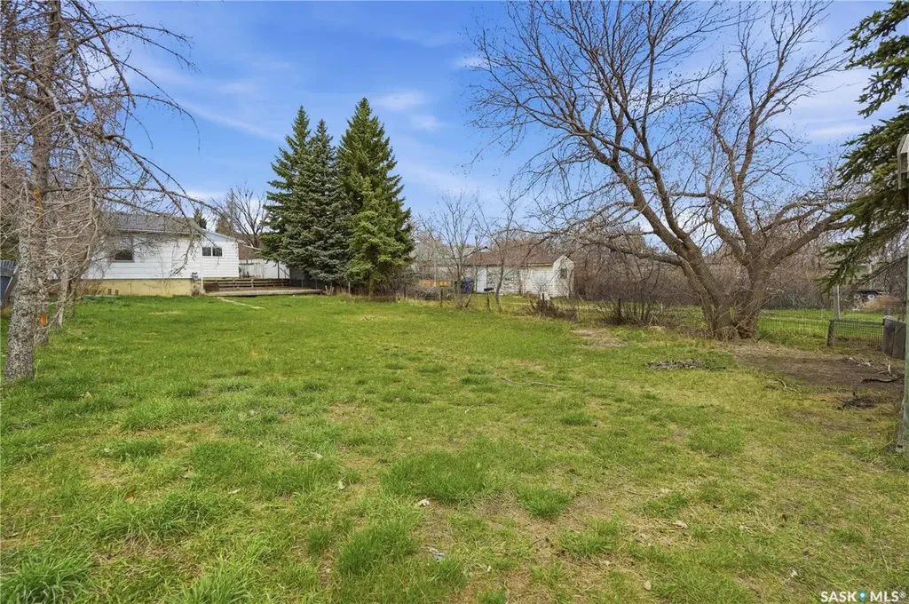 1065 Stadacona Street W Moose Jaw SK S6H 2B1