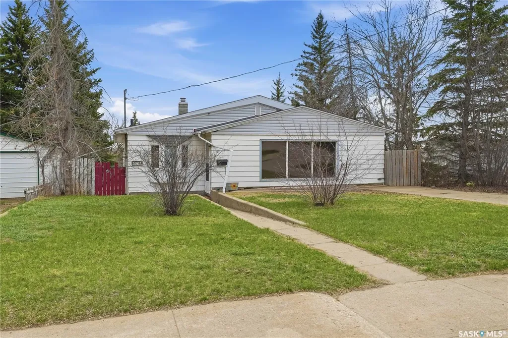 1065 Stadacona Street W Moose Jaw SK S6H 2B1