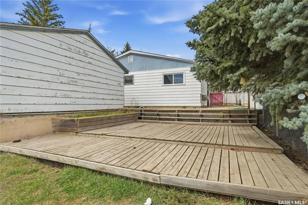 1065 Stadacona Street W Moose Jaw SK S6H 2B1
