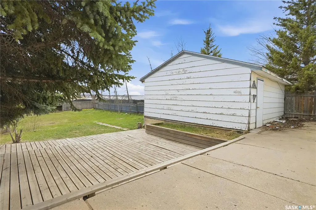 1065 Stadacona Street W Moose Jaw SK S6H 2B1