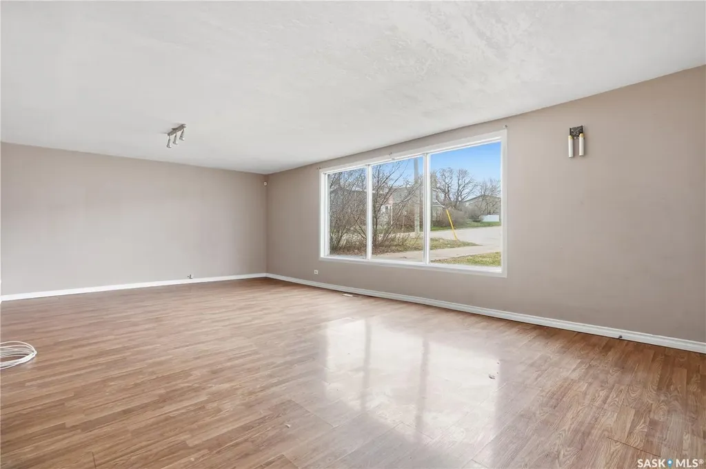 1065 Stadacona Street W Moose Jaw SK S6H 2B1