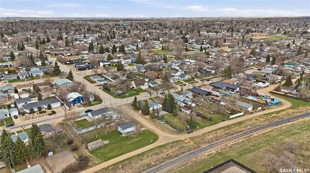 1065 Stadacona Street W Moose Jaw SK S6H 2B1