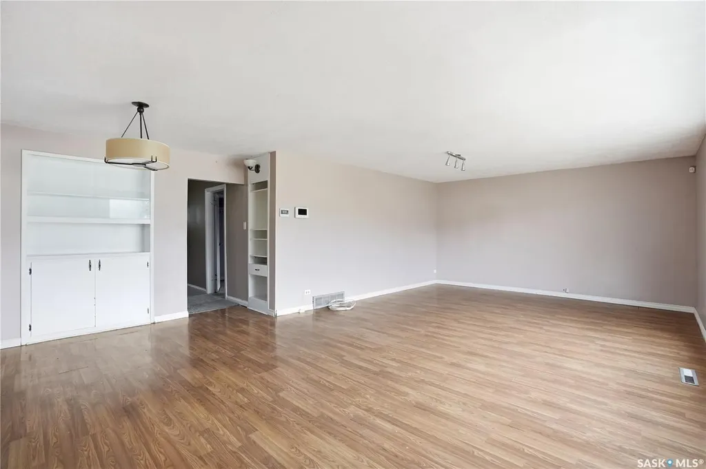 1065 Stadacona Street W Moose Jaw SK S6H 2B1