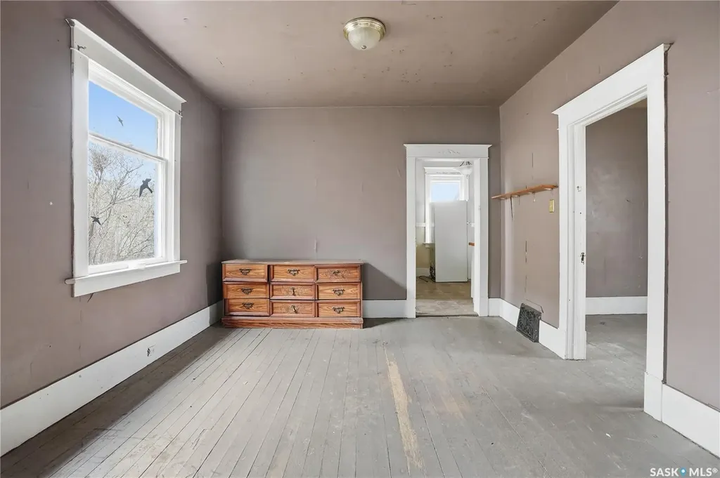 1284 3rd Avenue NE Moose Jaw SK S6H 1G3