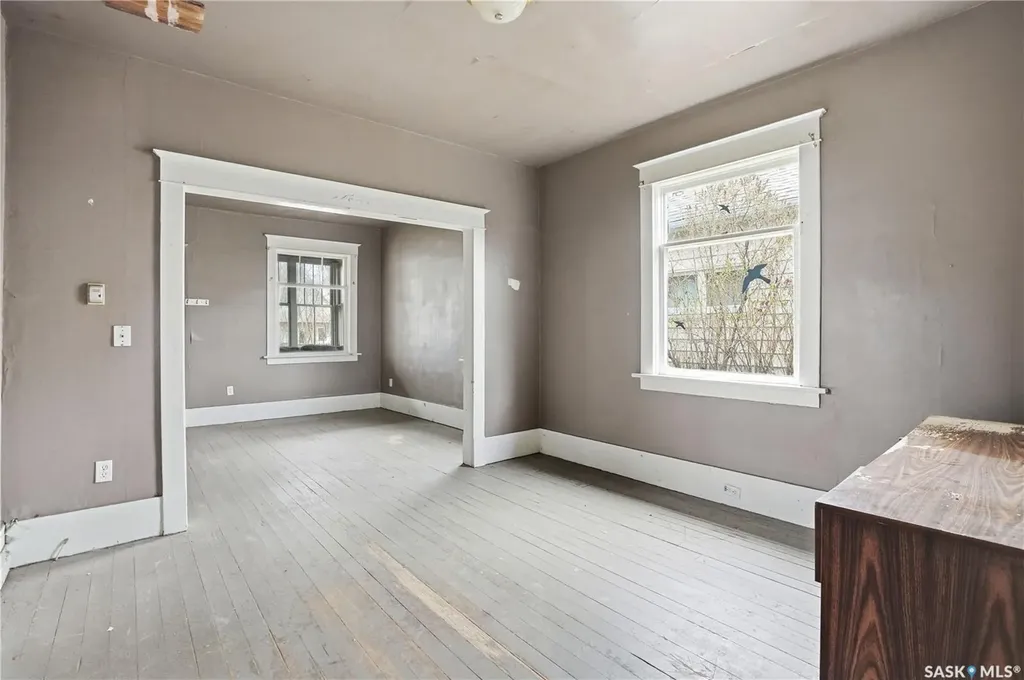 1284 3rd Avenue NE Moose Jaw SK S6H 1G3