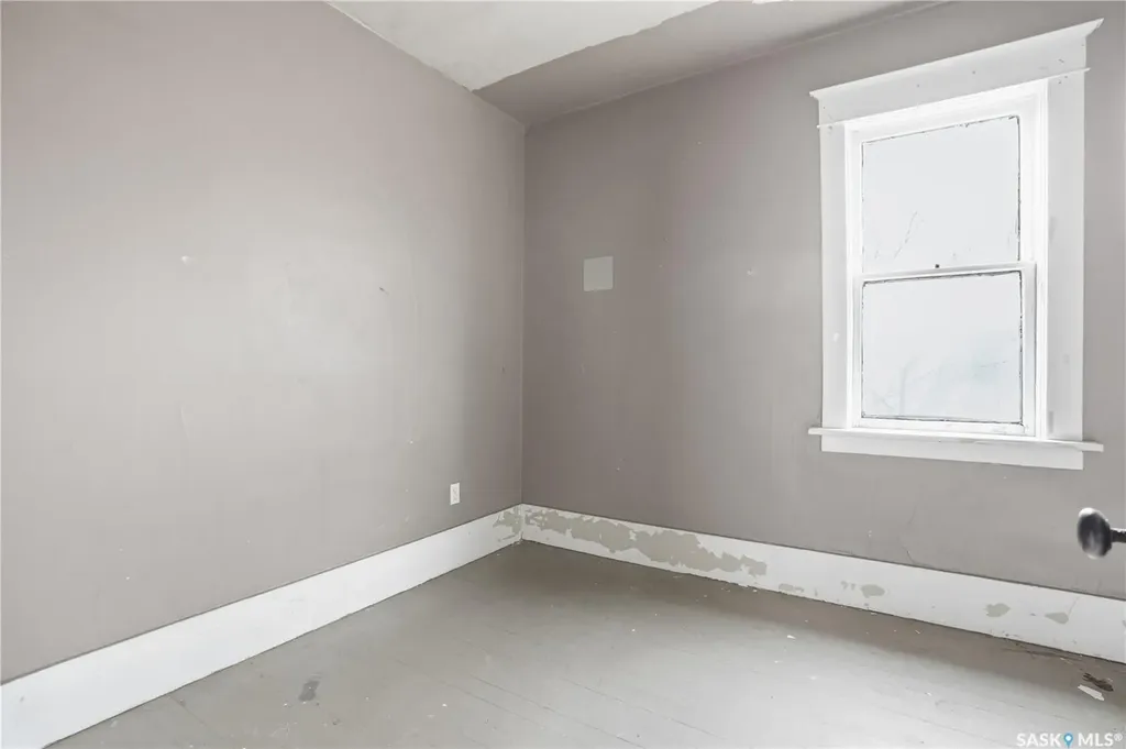 1284 3rd Avenue NE Moose Jaw SK S6H 1G3