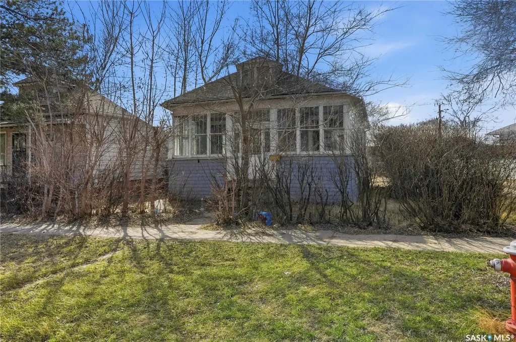 1284 3rd Avenue NE Moose Jaw SK S6H 1G3