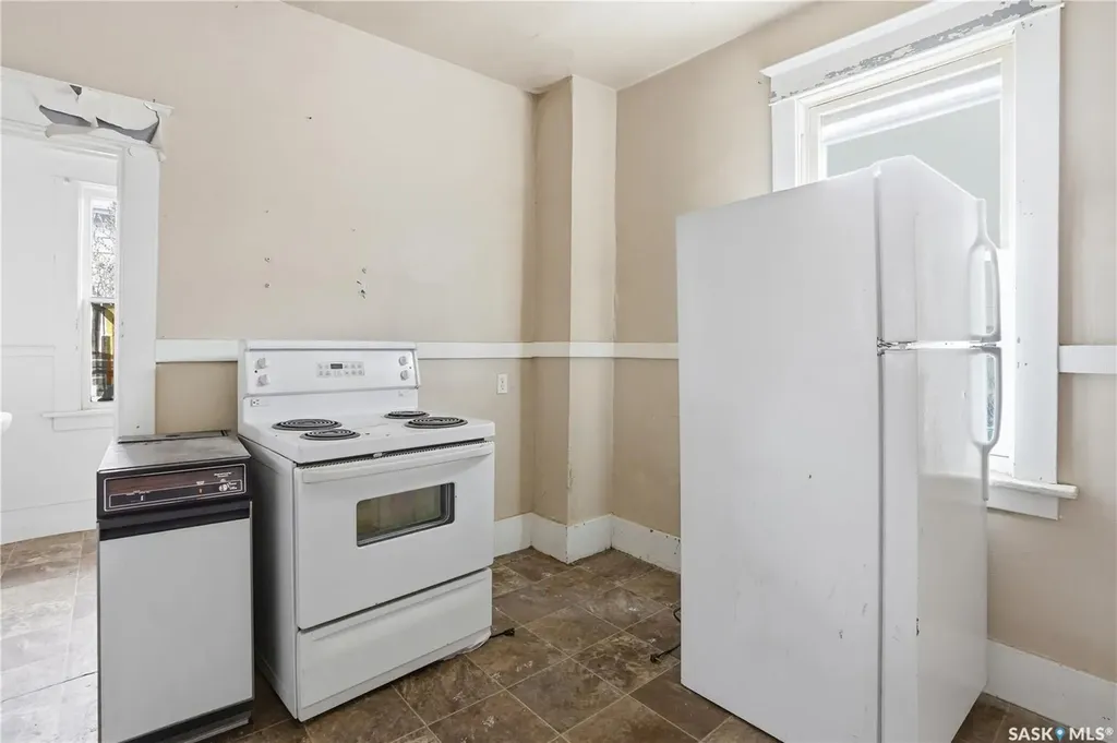 1284 3rd Avenue NE Moose Jaw SK S6H 1G3