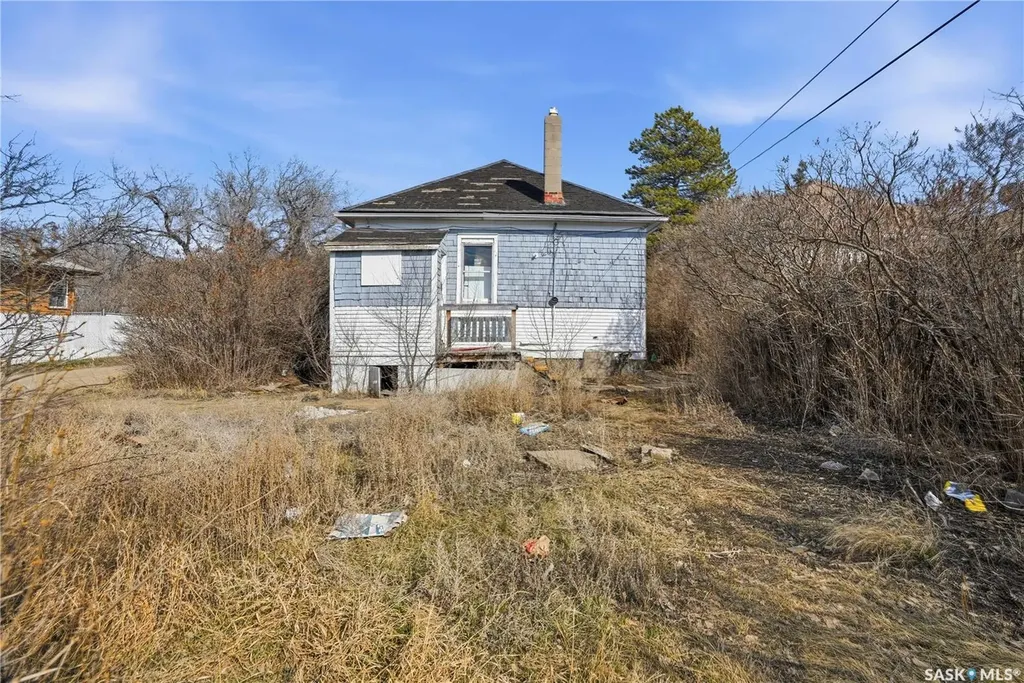 1284 3rd Avenue NE Moose Jaw SK S6H 1G3
