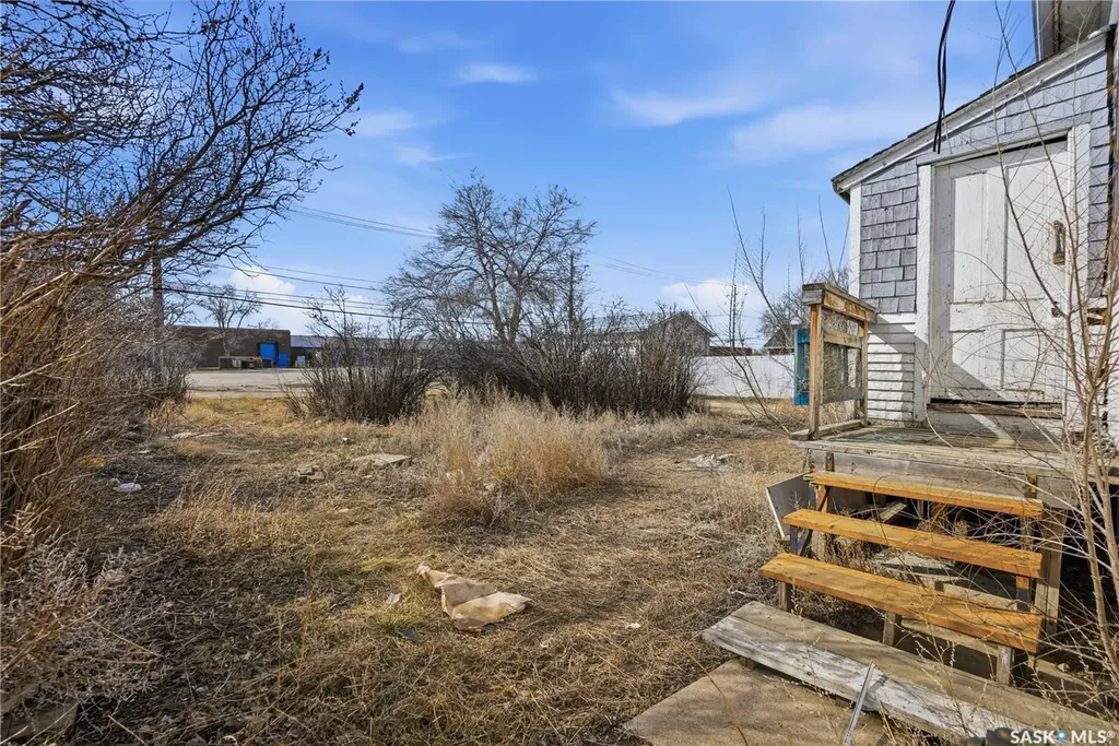 1284 3rd Avenue NE Moose Jaw SK S6H 1G3