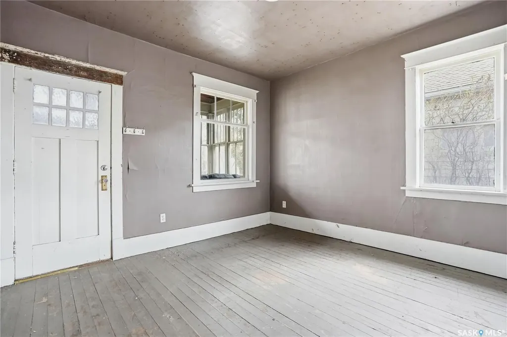 1284 3rd Avenue NE Moose Jaw SK S6H 1G3