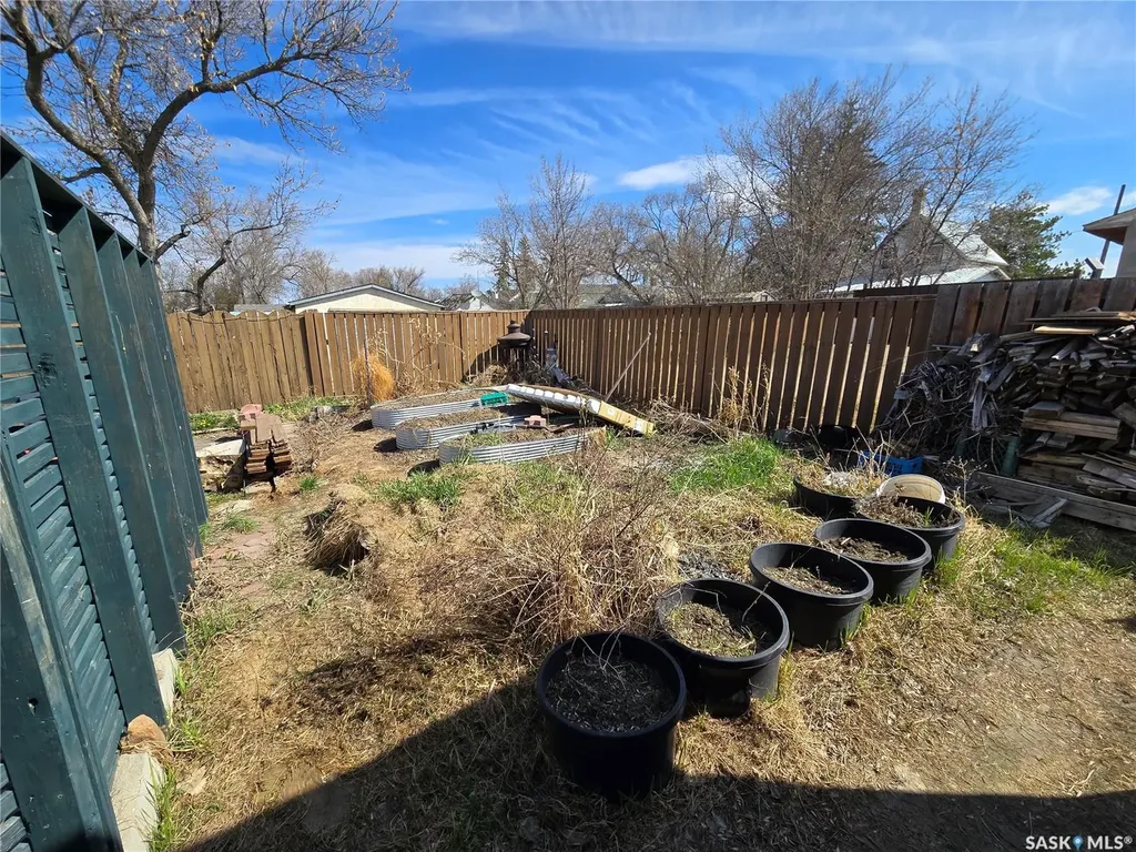 41 7th Avenue NE Swift Current SK S9H 2N2