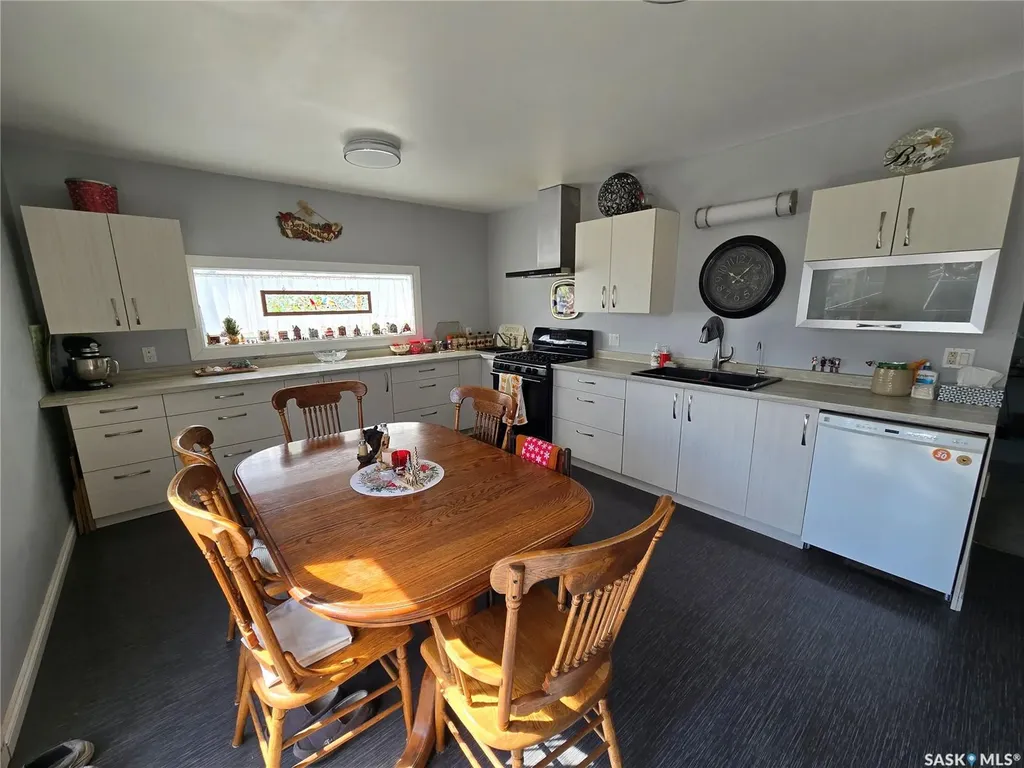 41 7th Avenue NE Swift Current SK S9H 2N2