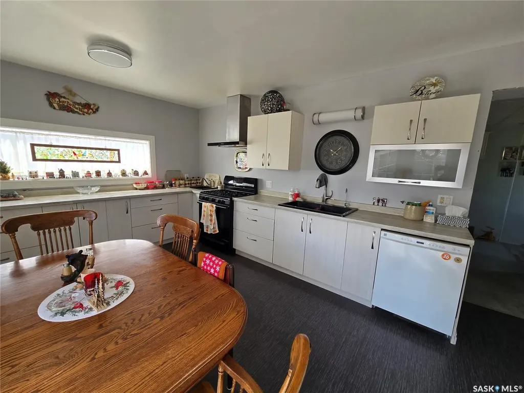 41 7th Avenue NE Swift Current SK S9H 2N2