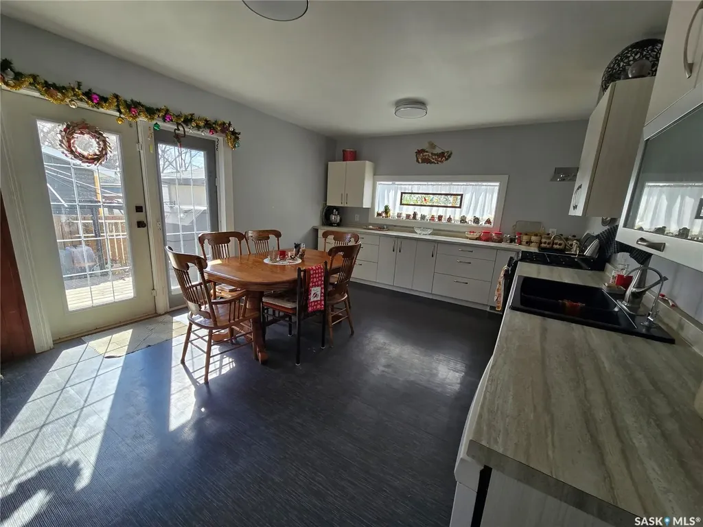 41 7th Avenue NE Swift Current SK S9H 2N2
