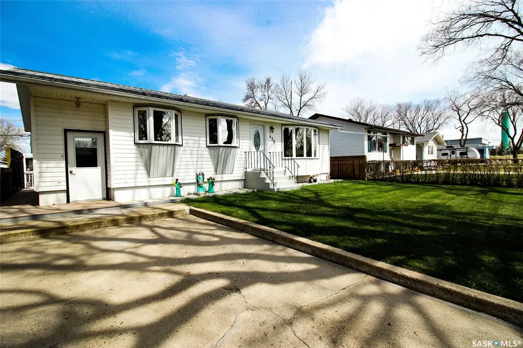 435 3rd Avenue E Shaunavon SK S0N 2M0