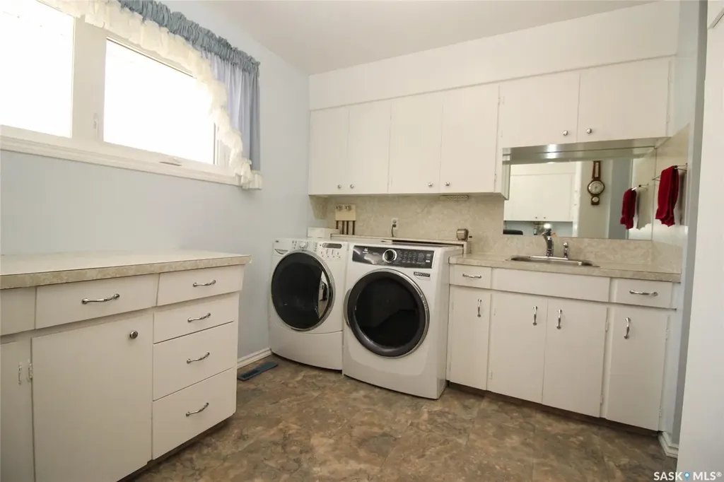 435 3rd Avenue E Shaunavon SK S0N 2M0