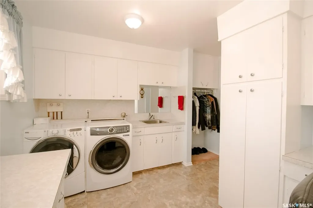 435 3rd Avenue E Shaunavon SK S0N 2M0