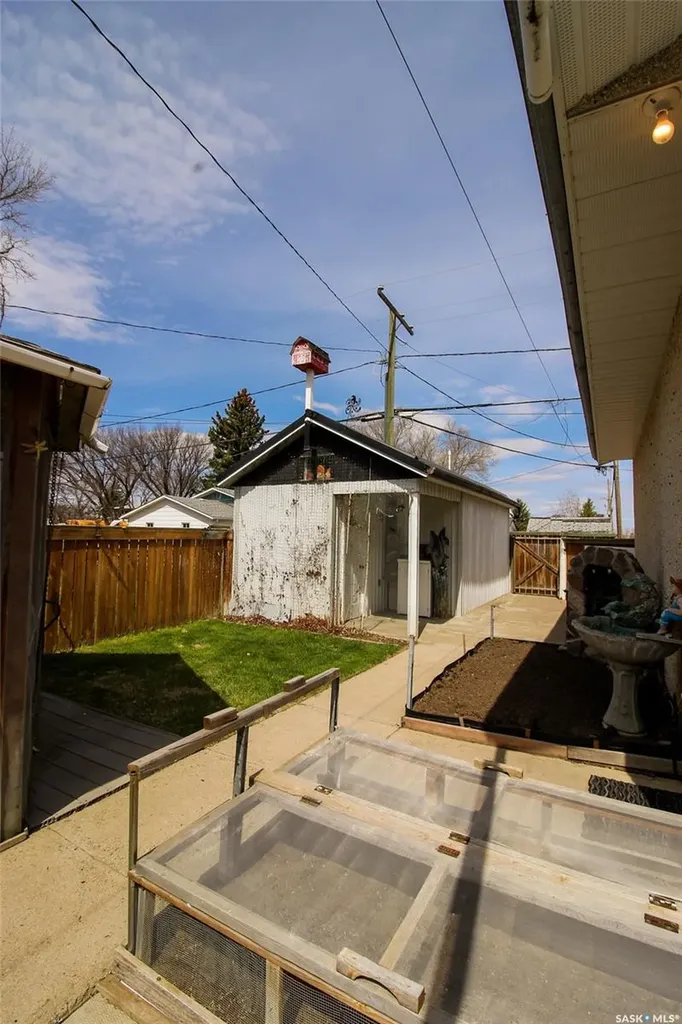 435 3rd Avenue E Shaunavon SK S0N 2M0