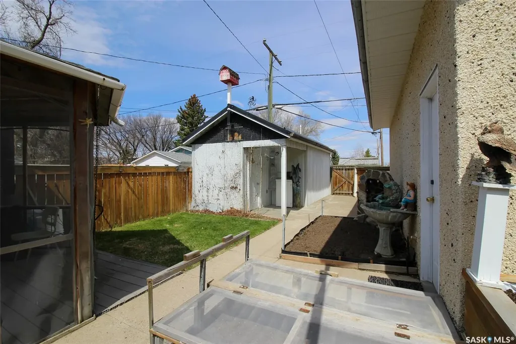 435 3rd Avenue E Shaunavon SK S0N 2M0