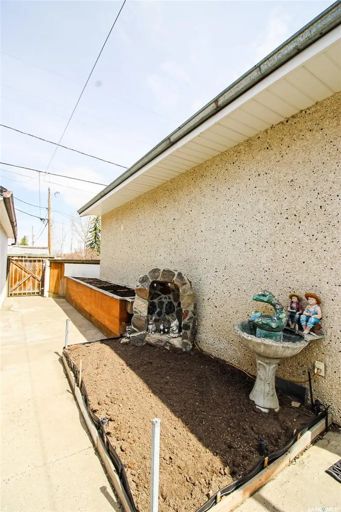 435 3rd Avenue E Shaunavon SK S0N 2M0