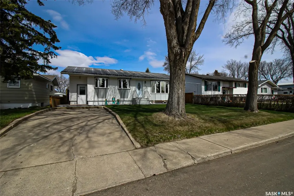 435 3rd Avenue E Shaunavon SK S0N 2M0