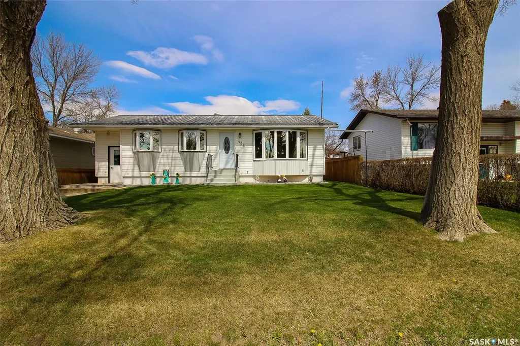 435 3rd Avenue E Shaunavon SK S0N 2M0